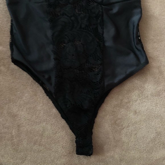 Boohoo lace bodysuit - Picture 3 of 5